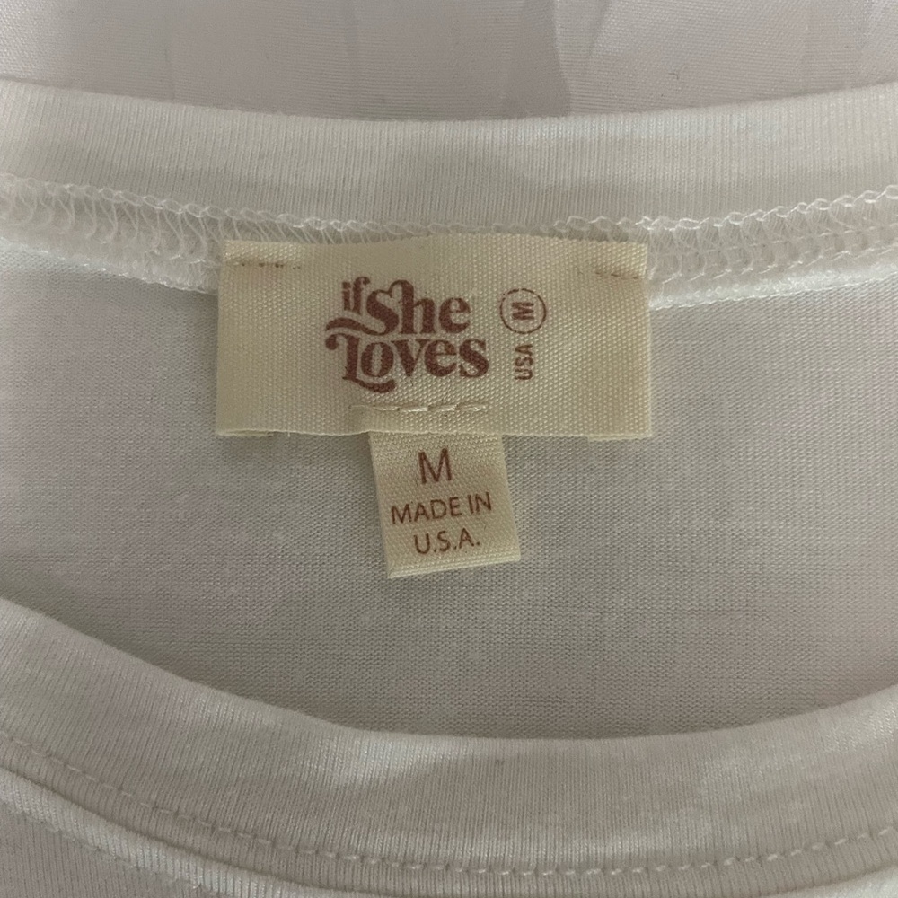If She Loves ostrich trim short sleeves white shirt. Size Medium - Picture 6 of 6